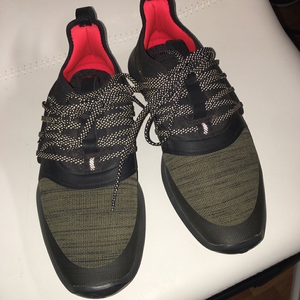 Men's Puma Ignite NXT Spikeless Golf Shoes Easy Walk Size 8 Black & Olive Green